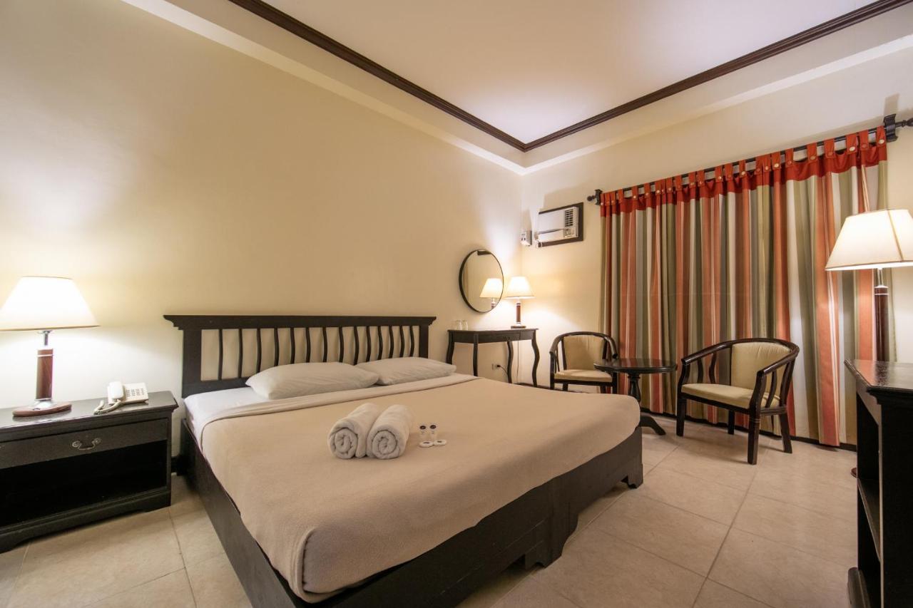 Rosvenil Hotel Таклобан Екстер'єр фото